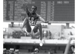 Le saut de Beamon à Mexico en 1968 : 8,90 m