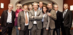 Photo-famille de « Borgen » en début de deuxième saison. Le premier épisode a pour thème l’armée danoise engagée en Afghanistan, le second la désignation d’un commissaire européen. Mais entre personnages, les liens se nouent et se dénouent…