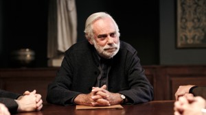 Jean-Luc Bideau en grande forme pour faire vivre le bel esprit non-conformiste du Père Fromenger dans * »Ainsi soient-ils » à voir désormais le jeudi sur Arte puisque le dimanche soir TSR 1 oppose à cette série européenne « Homeland »