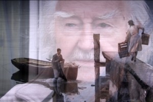 Une autre image de « Port d’attache » que l’on « devine » vaguement lacustre. Curieuse, dans le dossier de presse de la RTS, l’absence du paysage et des maisons familiales.. 