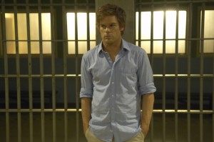 Dexter Morgan en quatrième saison - photo TF1, évidemment !  Rappel : on vit aussi Michel C.Hall dans "Six feet under"