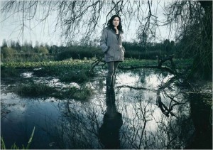 Michelle Forbes interprète Sarah Linden dans la version US