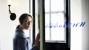 Sofia Grabel, la Sarah Linden de la version danoise, tient un petit rôle dans la deuxième saison de la verson US