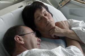 "La part de l'autre" de Christophe Chiesa, une mini-série de cinqépisodes sur le don et la réception d'organes tournée durant trois mois en immersion aux Hôpitaux Universitaires de Genève (HUV)