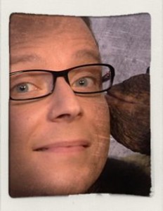 Luigi Marra, présentateur et journaliste de Spécimen", assez sérieux