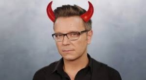 Spécimen : Luigi Marra, journaliste et présentateur de "Spécimen", un peu moins sérieux