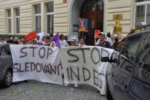 Image associée à "Person of interest". Une manifestation à PRAGUE contre le système européen de surveillance INDECT