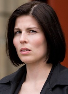 Jasmina el-Murad - Cécilia Spenspil, agente efficace de la Police d'EscorteTactique (PET)