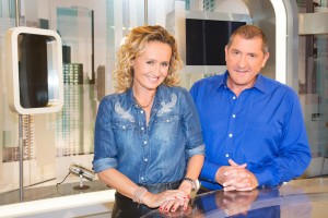 Yves Calvi et Caroline Roux, les animateurs de "C...dans l'air"