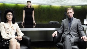 Nadia PASSERON (Ronit Elka Betz), première ministre, avec son mari, Monroe Meretti ( 99, ministre de travail et sa fille Zoey, responsable de la communicatio .