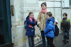 Marie Voisin ( Flore Bonaventura) et les enfants à sa garde confiés