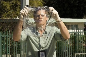 Dexter (Michael C.Hall), en action transparente, durant la saison 8 - sur tf1 en super-nocturne et pas sur la RTS