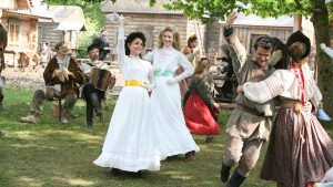 "Voici venir l'orage" (France, 2007), un téléfilm historique de Nina Companeez, de plus de 300 minutes, en trois épisodes, présentés le 31 décembre dès 20:50 en continuité.