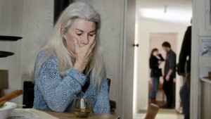 Jude Griffin (Robyn Newyn), la mère de Robin, malad, mourante, avec un passé inattendu - Top of the lake