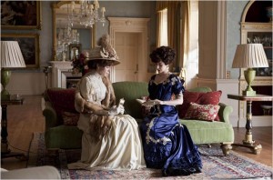 Mr Selfridge - Chez ITV,  la qualité formelle de la reconsitution des années 1910 par "Mr Seflridge" aussi brillante que dans "Downton Abbey"