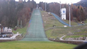 Quand Poutine fait ses jeux : le tremplin de saut construit sur terrain instable ! ( photo ARTE)