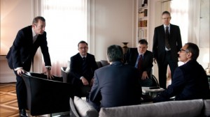 Légende Reconstitution de la réunion secrète du 21 septembre 2008 au domicile de Phillipe Hildebrand, membre du directoire de la BNS. Crédit/Copyright : RTS/CAPTURE D'ECRAN Date de prise de vue : 13/05/2014