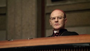 Ainsi soient-ils - saison 2 Mpmseigneur Poiseaux : pour rétablir la situation financière de l'Eglise de France, Monssigneur Poiseaux veut vendre llll Mais la commissions prélevée par le Vatican pour dépasser les dix pourcent proposés à l'entourage du Pape.