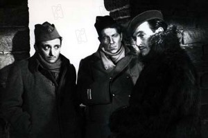 Marcel Dalio, Jean Gabin et Pierre Fresnay, trois officiers français prisonniers des Allemands dans "La Grande illusion" de Jean Renoir ( 1937)