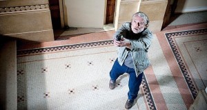 Paul Gerardi (Filip Peeters), personnage principal de "Salamandre", seul ou presque contre tous - pas trouvé d'image sans son arme, c'est dommage !!