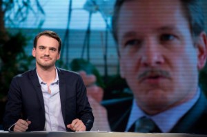 "26 minutes" : une des solutions pour la télévision : Veillon en studio et Kucholl projeté sur un écran, le premier dialogue donc avec l'image du second