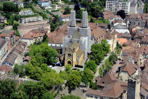 Lundi 19 juillet 2016 : intéressant module touristique de FranceTélévision sur la Collégiale de Neuchâtel, sauf que notre image ne date pas de 2016 !